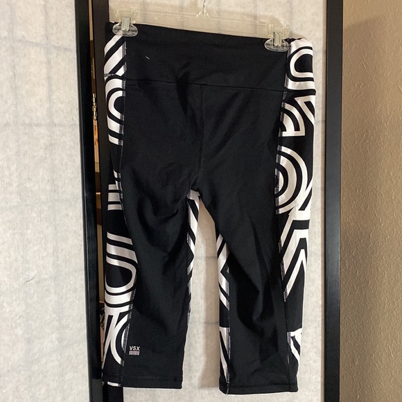 Victoria’s Secret VSX Sport Crop Active leggings Size Med - Picture 2 of 4